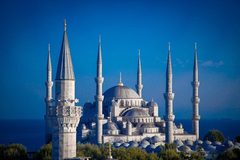 What are the recommendation letter requirements for Istanbul universities?