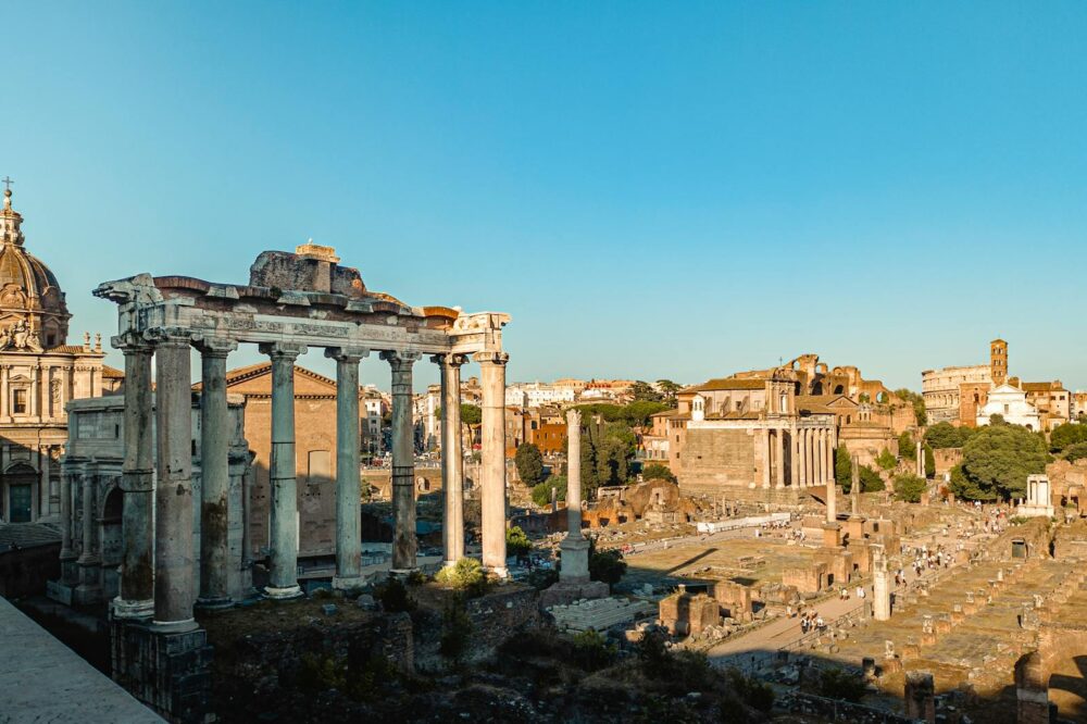 What are the rental contracts for students in Rome?