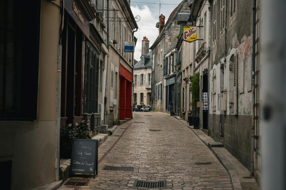 What are the requirements for a student loan in France?