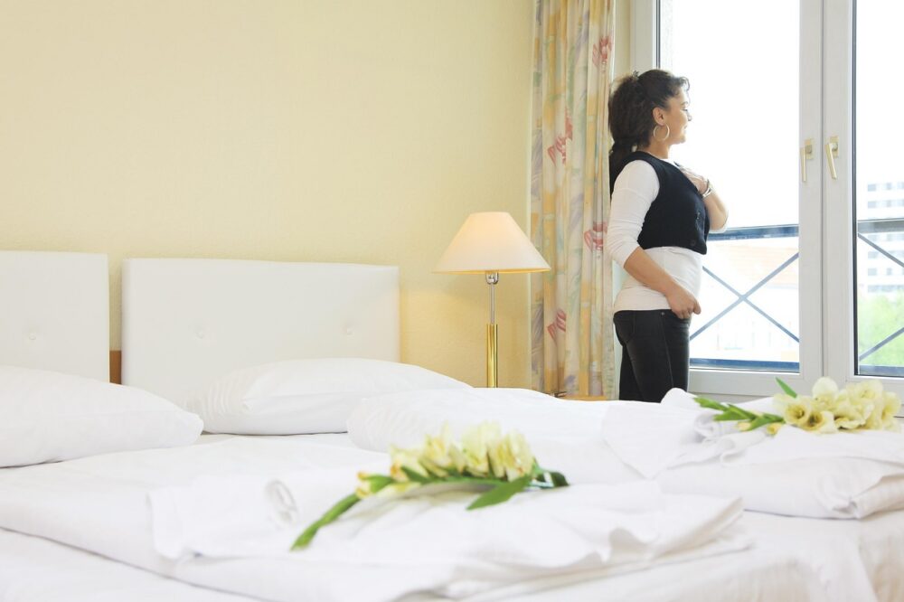 What are the top 5 star hotels in Amsterdam with a fitness center?