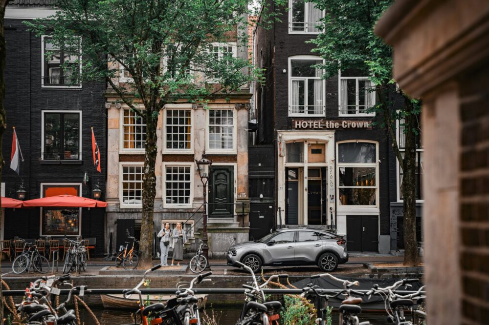 What are the top 5 star hotels in Amsterdam with a gym?