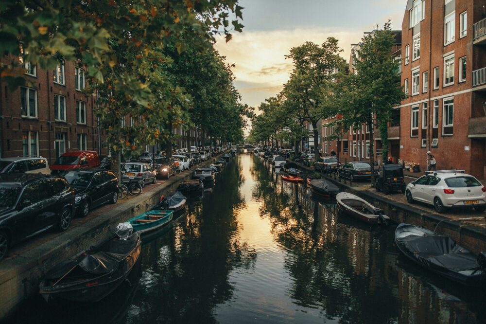 What are the top 5 star hotels in Amsterdam with pools?