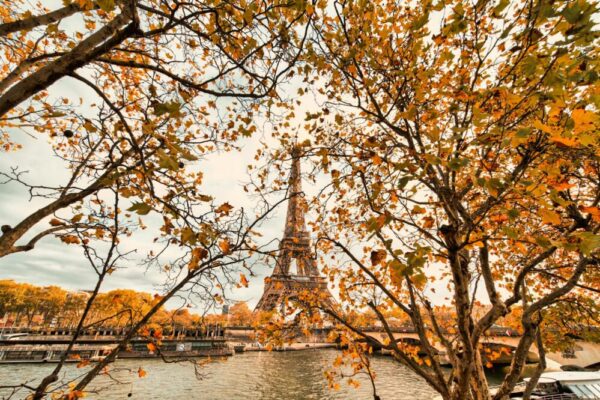 What are the top attractions in Paris during autumn?