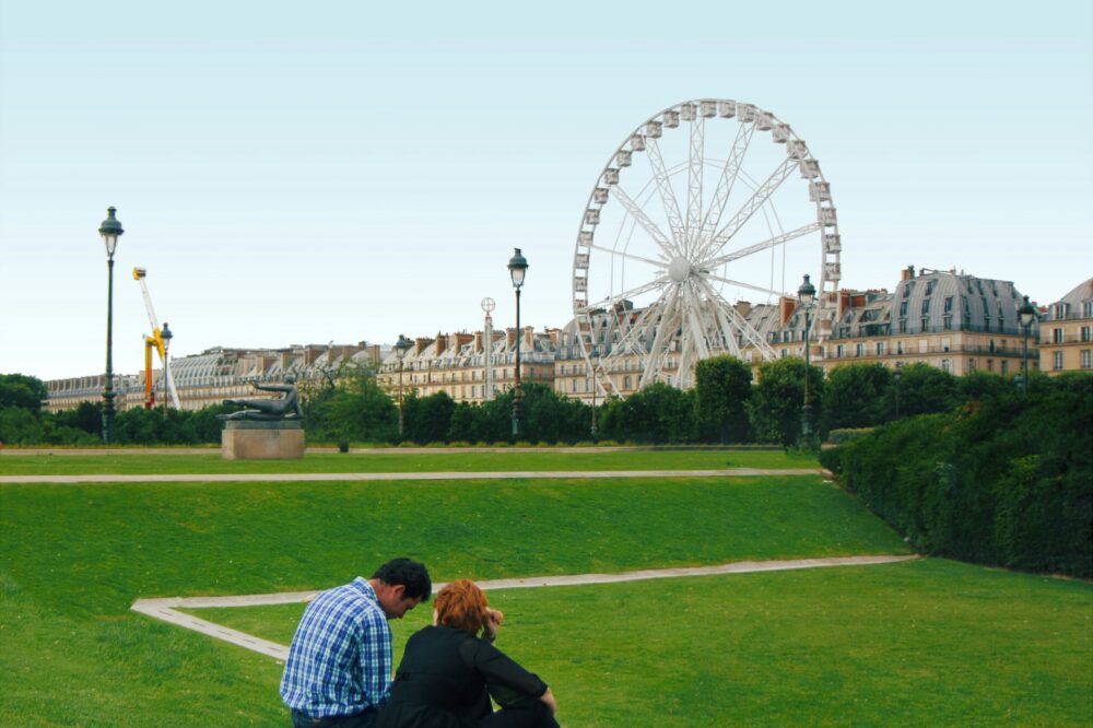 What are the top rainy day activities in Paris for couples?