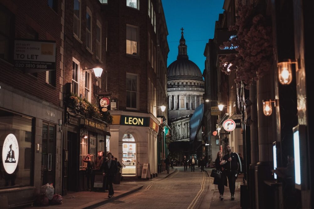 What hotels in London have single occupancy discounts?