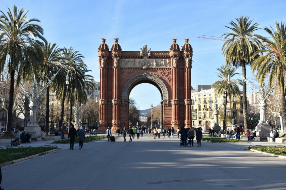 What is the academic calendar for Barcelona universities?