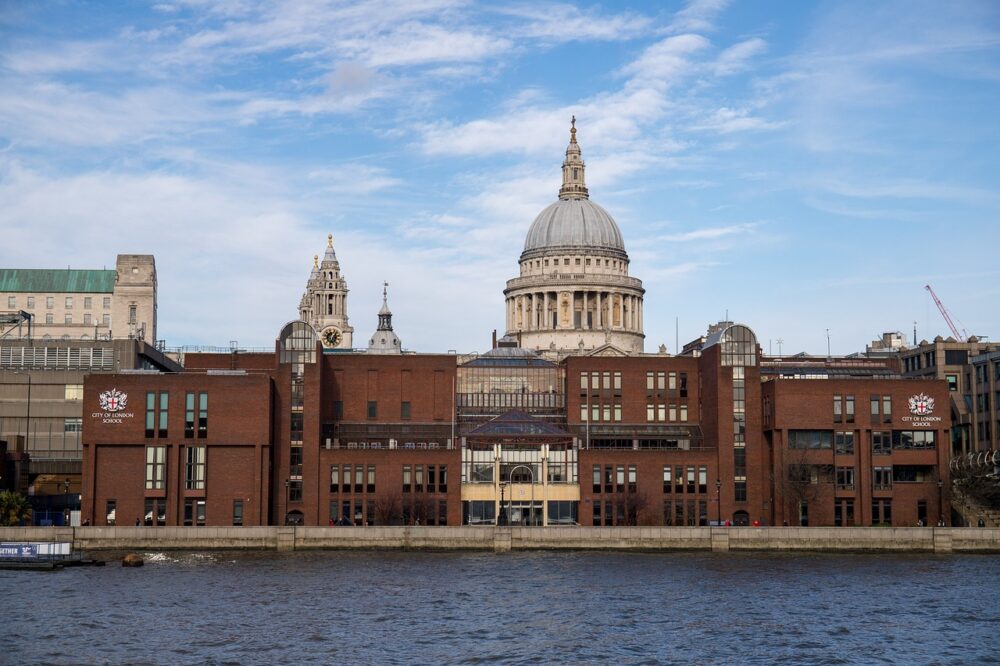 What is the acceptance rate for Queen Mary University of London?