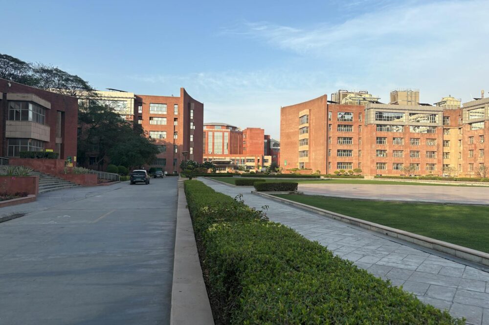 What is the admission process for Tor Vergata University?
