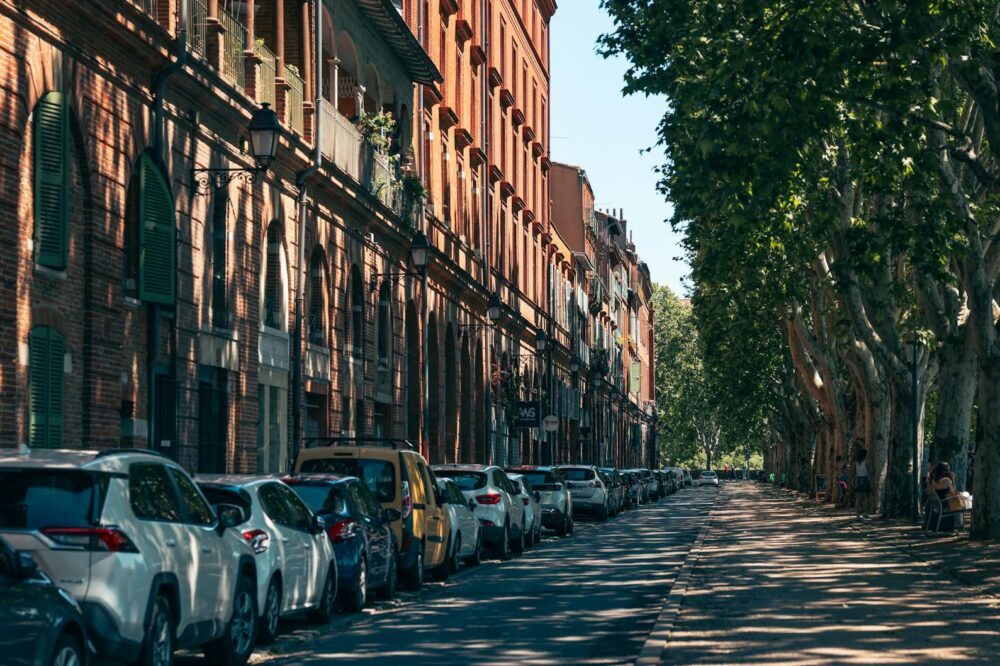 What is the average rent for a studio in Toulouse?