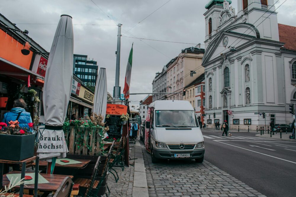 What is the best 5 star hotel in Lille for a foodie?