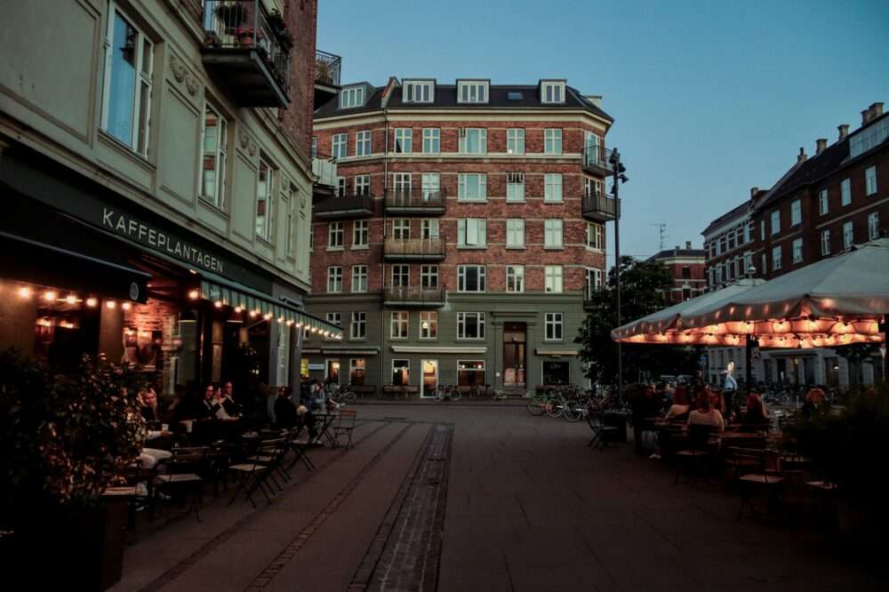 What is the best time of year to stay at a 5 star hotel in Lille?
