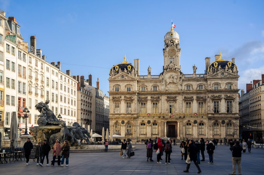 What is the best way to explore Vieux Lyon?