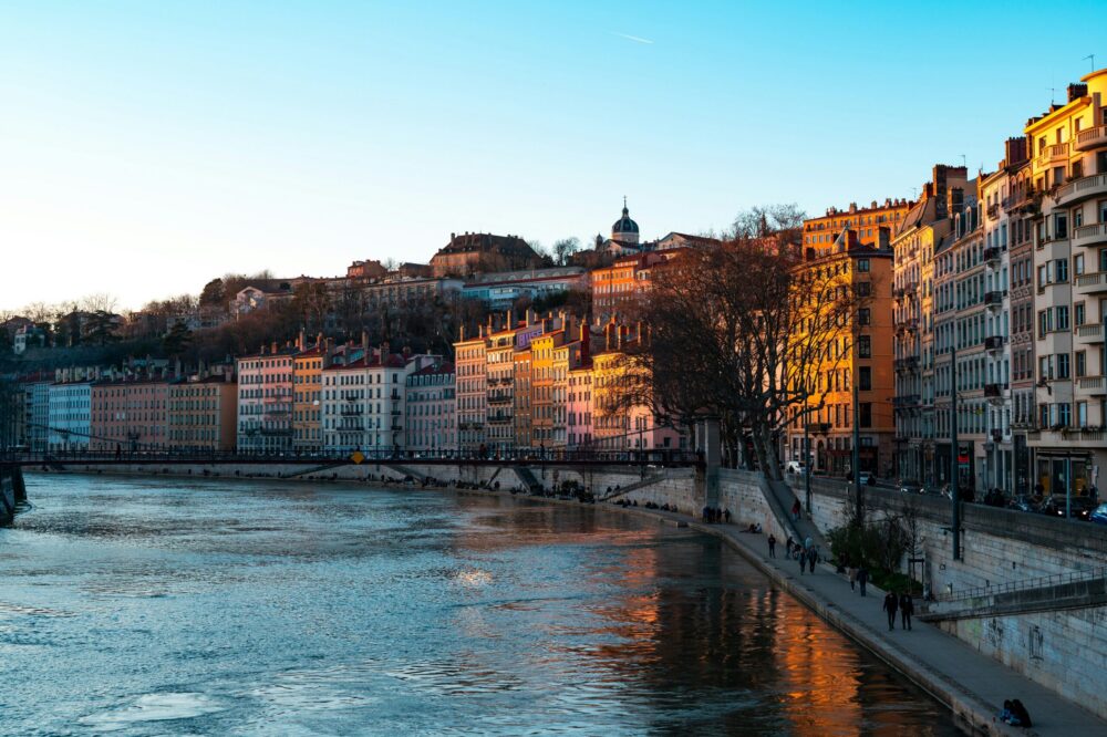 What is the best way to get from Lyon to Burgundy?