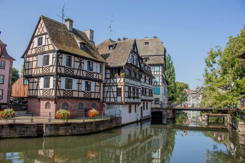 What is the cost of a French language course in Strasbourg?