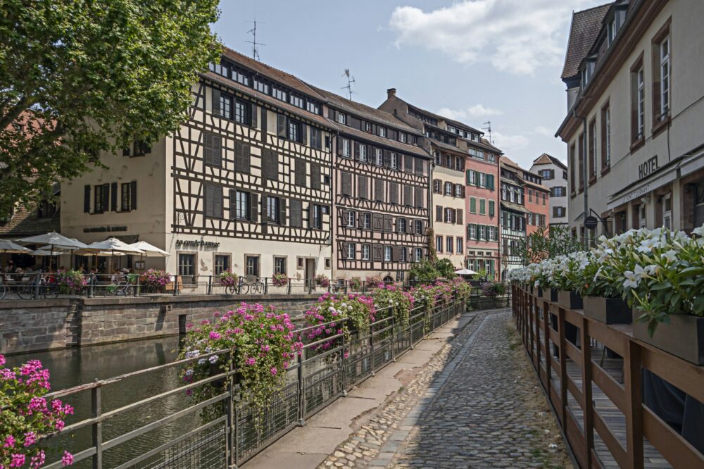 What is the difference between University of Strasbourg and other French universities?