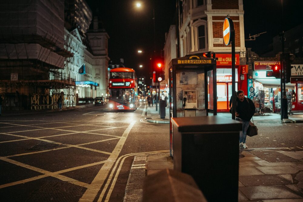 What is the dress code for London restaurants?