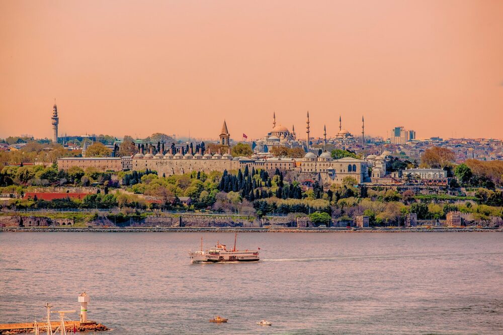 What is the internet access like at Istanbul universities?