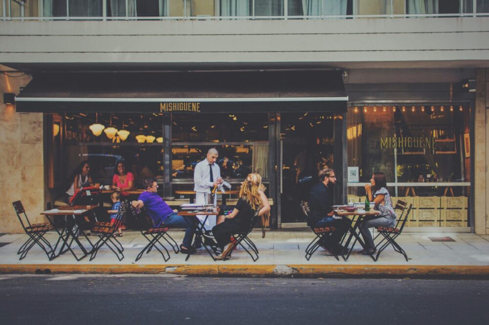 What is the orientation program for new students at Roma Tre?