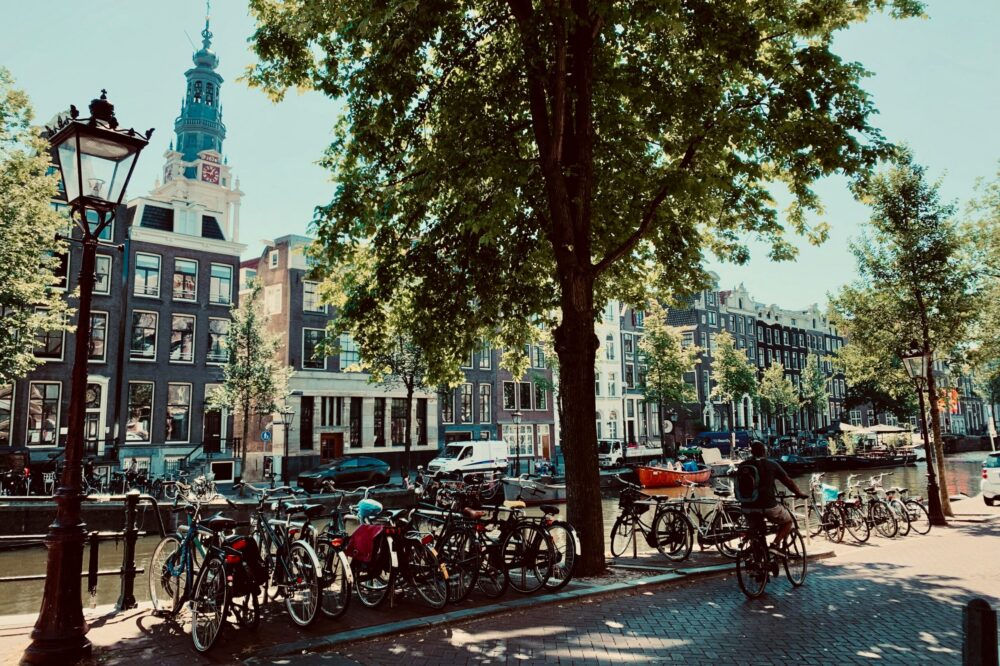 What is the process for changing my study program at Vrije Universiteit Amsterdam?