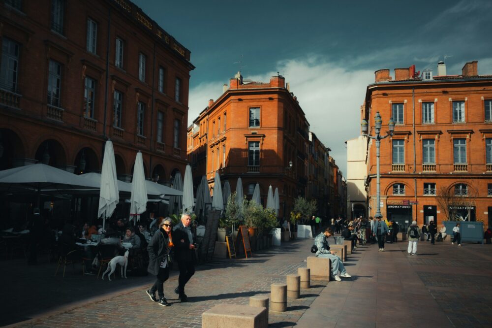 What is the process for defending a thesis at a Toulouse university?