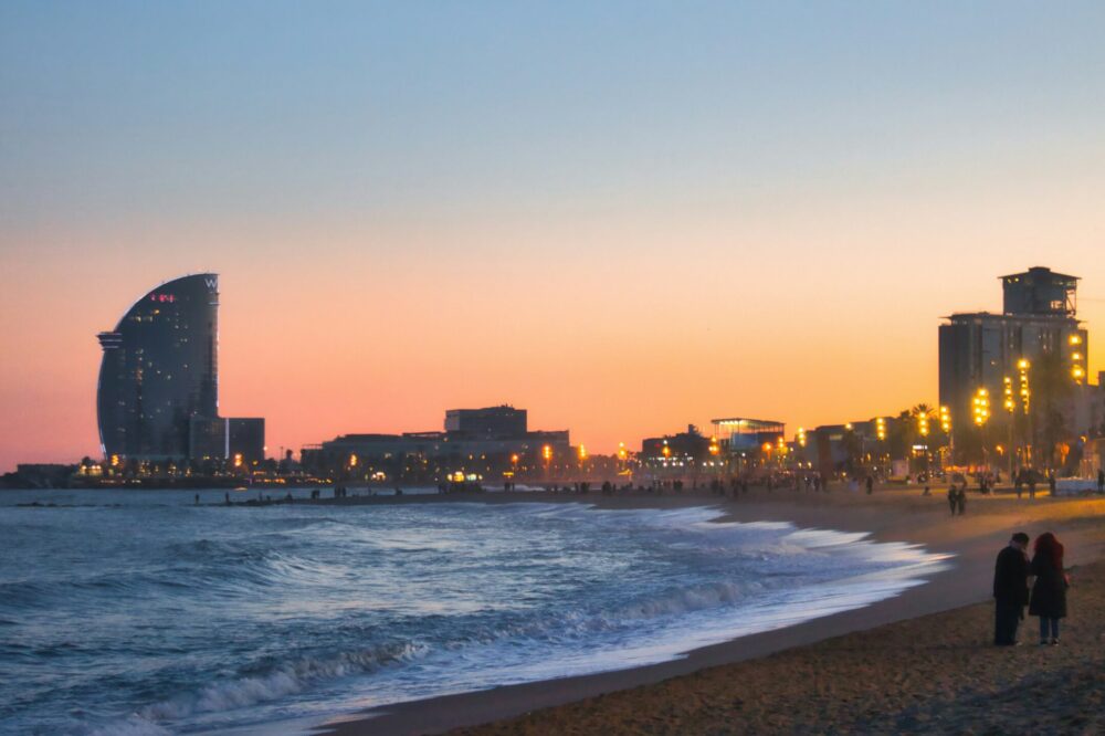 What is the weather like in Barcelona in early spring vs late spring?