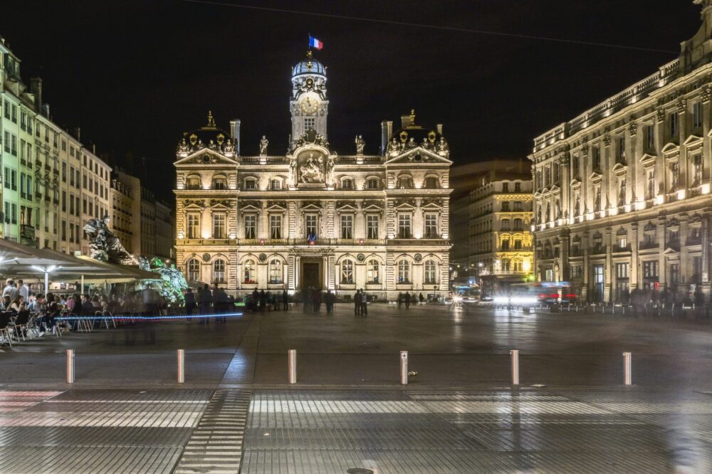 What is the weather like in Lyon by month?