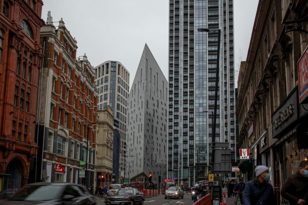 What London hotels have 24-hour gym for solo fitness?