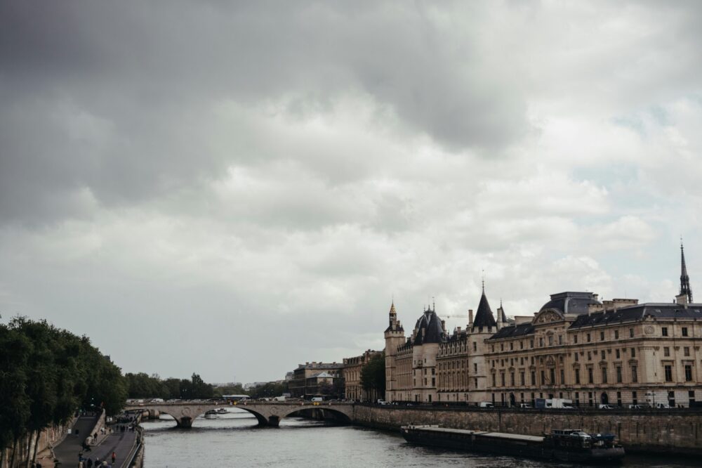 What to do in Paris on a rainy day when you're feeling lazy?