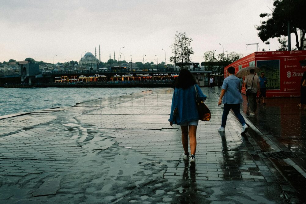 Where can I find specialty coffee shops in Istanbul?