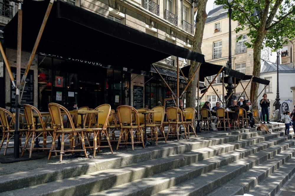 Where to eat late night in Paris 2026?