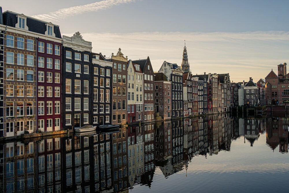 Where to find affordable cafes in Amsterdam in 2026?