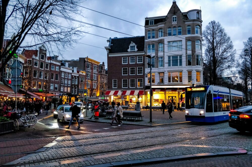 Where to find cafes in Amsterdam with a canal view in 2026?