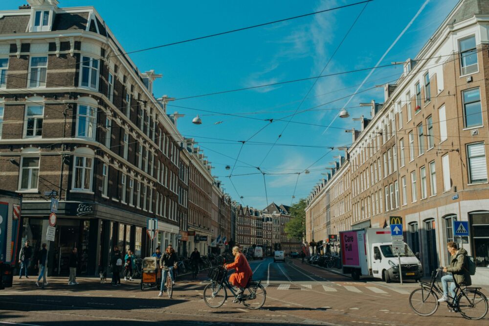 Where to find cafes in Amsterdam with a view of the canals in 2026?