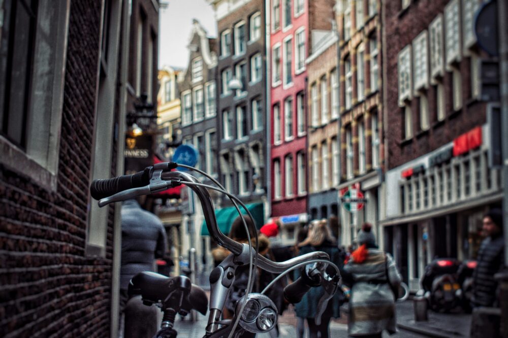 Where to find cafes in Amsterdam with a vintage vibe in 2026?