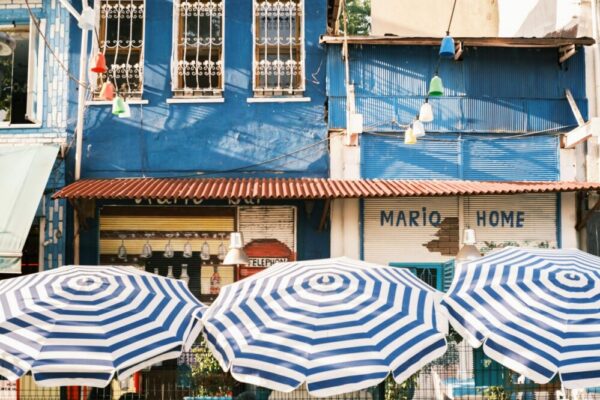 Where to find the best Turkish delight in Istanbul cafes?