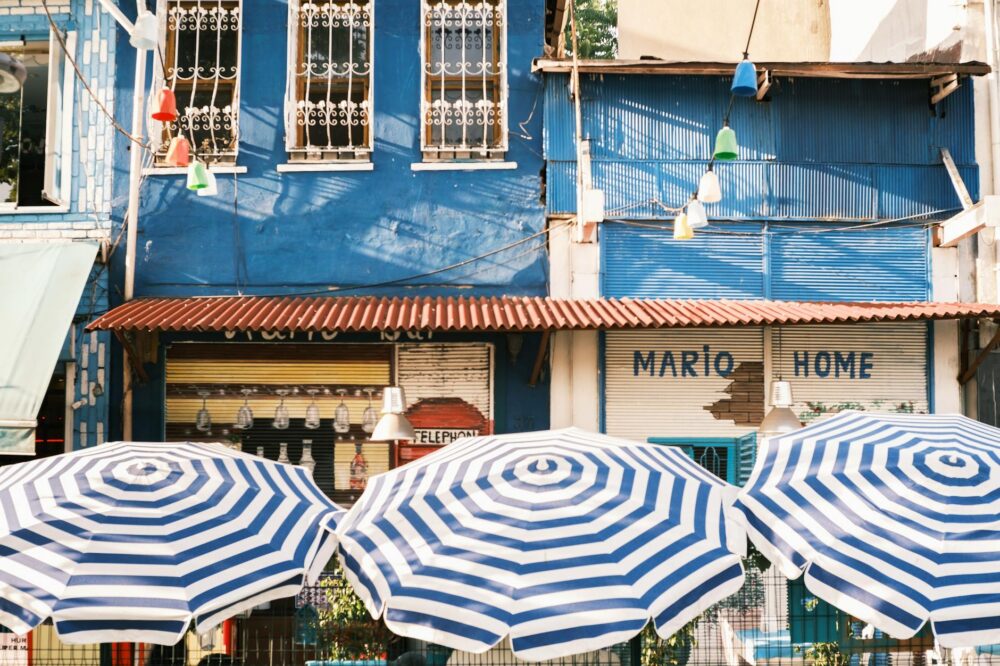 Where to find the best Turkish delight in Istanbul cafes?