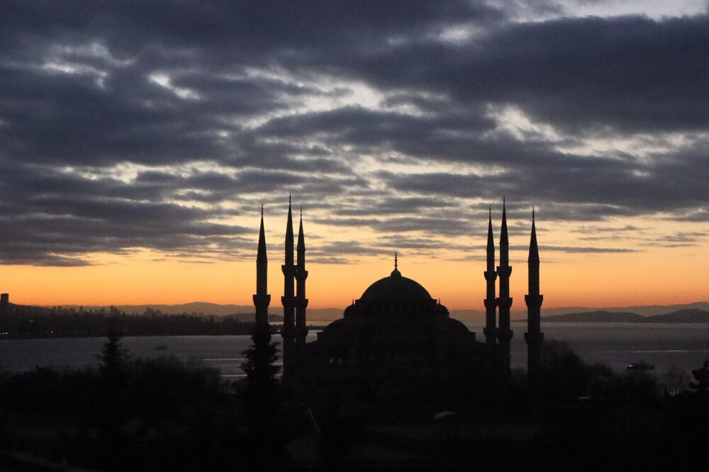 Where to find the best Turkish pizza in Istanbul?