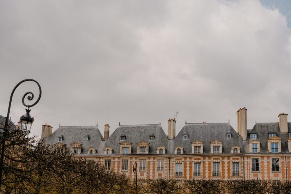 Where to stand to see free catwalk shows in Paris