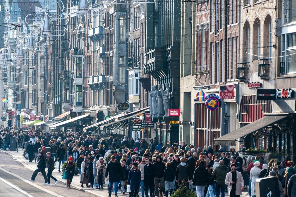 Which 4 star hotels in Amsterdam are near the Museumplein?