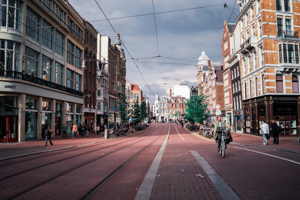 Which 4 star hotels in Amsterdam offer bike rental?