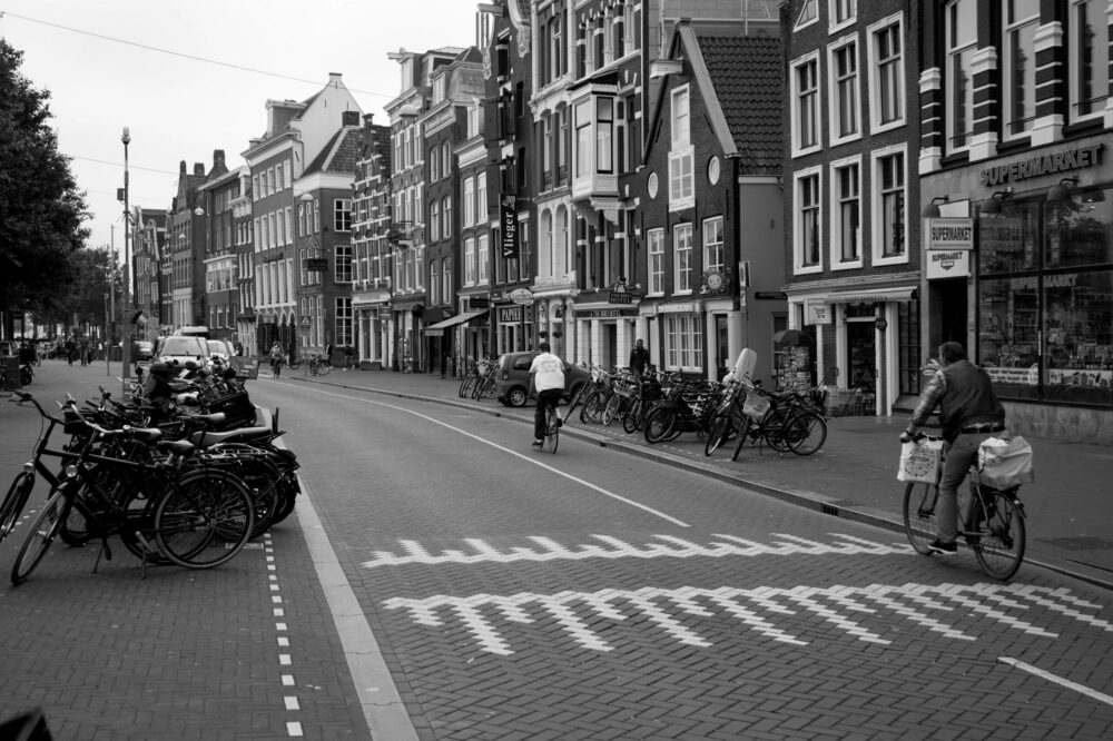 Which 5 star hotels in Amsterdam offer a free breakfast?