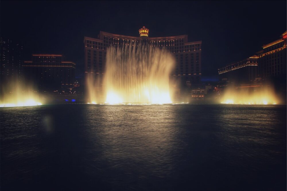 Which 5 star hotels in Barcelona are near the Magic Fountain?