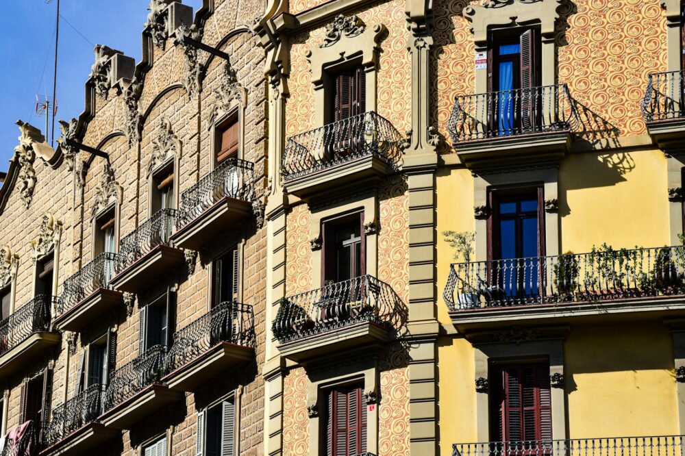 Which 5 star hotels in Barcelona have the best concierge services?