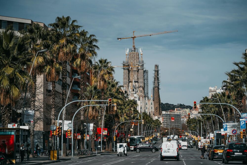 Which 5 star hotels in Barcelona offer bike rentals?