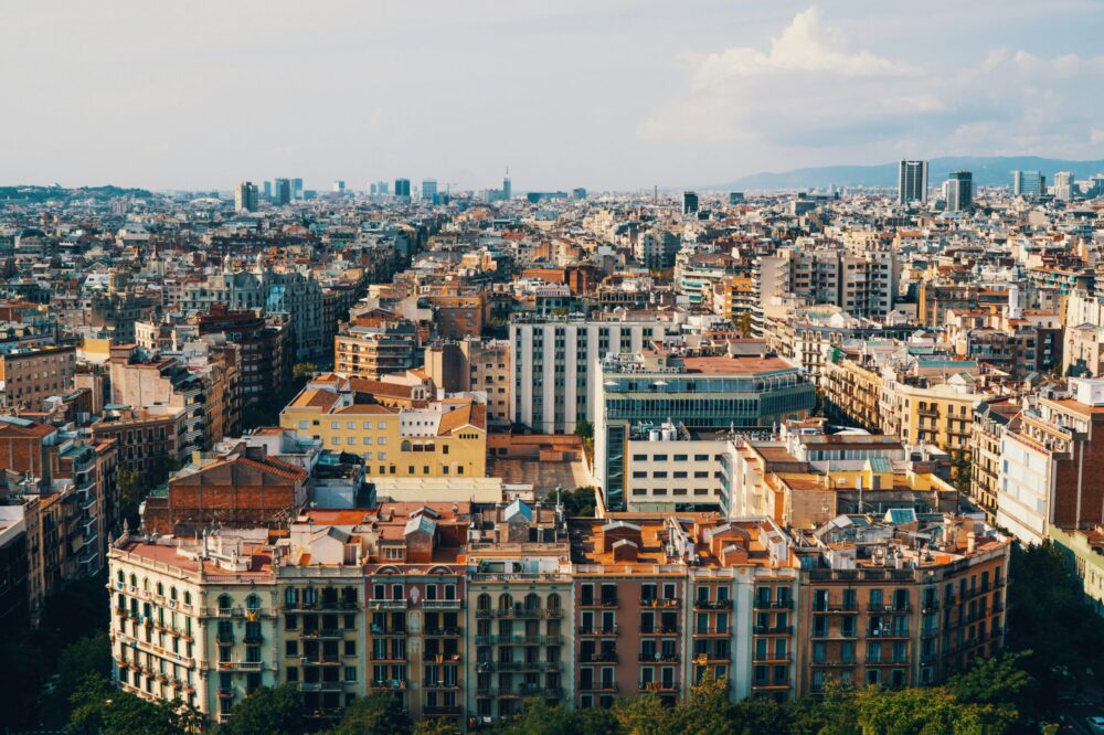 Which 5 star hotels in Barcelona offer late checkout?