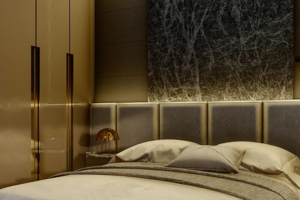 Which 5 star hotels in Florence offer late checkout?