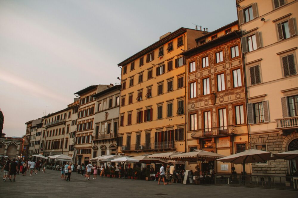 Which 5 star hotels in Florence offer wine tasting experiences?