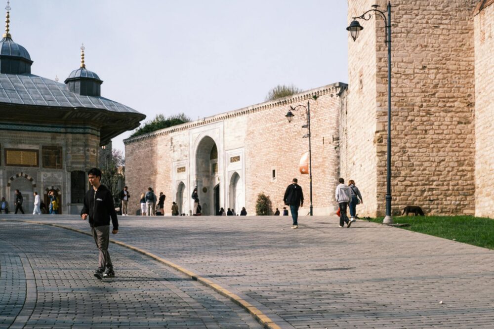 Which 5-star hotels in Istanbul have the best customer reviews?