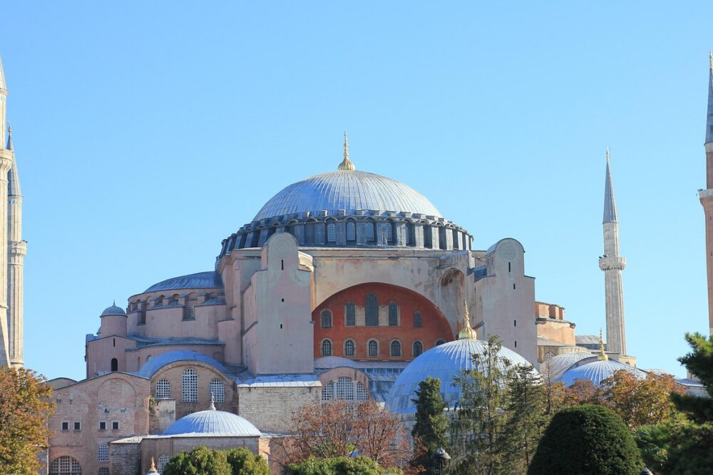 Which 5-star hotels in Istanbul have the best views of Hagia Sophia?
