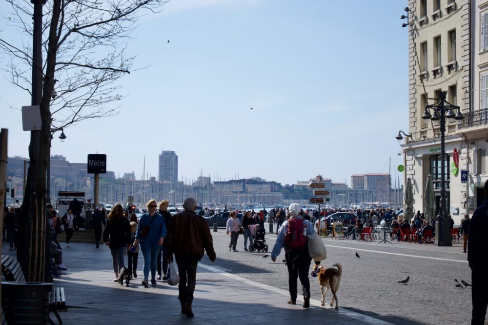Which 5 star hotels in Marseille offer free parking?